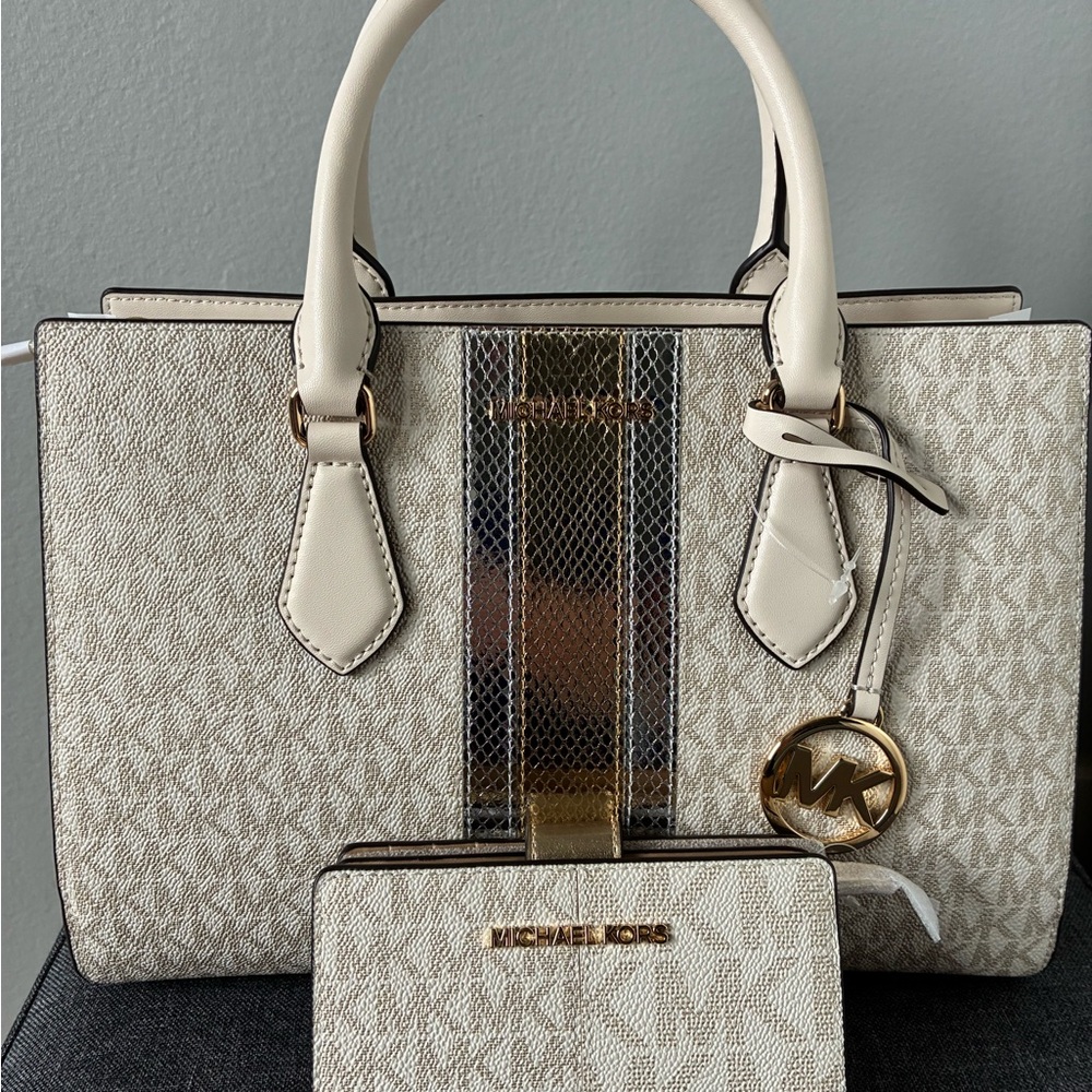 New sealed Michael Kors Cream and Gold logo Satchel + matching wallet